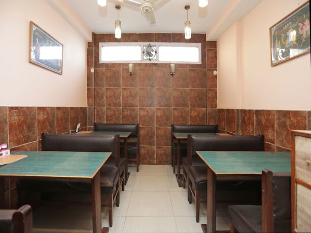 Imagen del bar/restaurante del Hotel Oyo 12721 Vansh Regency. Foto 18