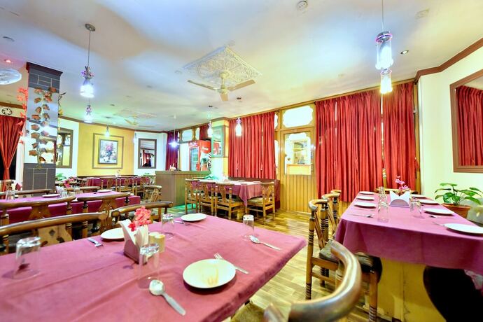 Imagen del bar/restaurante del Hotel Oyo 12740 Amandeep. Foto 17