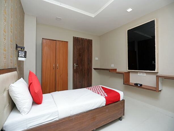 Imagen de la habitación del Hotel Oyo 13134 Grand Regency. Foto 19