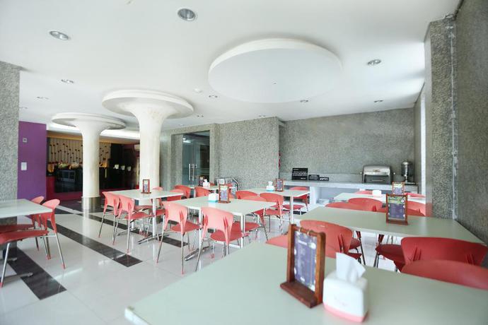 Imagen del bar/restaurante del Hotel Oyo 136 Manggis Inn. Foto 5