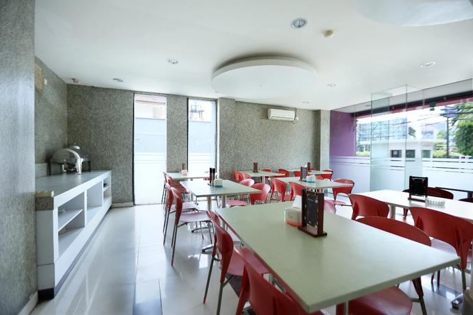 Imagen del bar/restaurante del Hotel Oyo 136 Manggis Inn. Foto 6