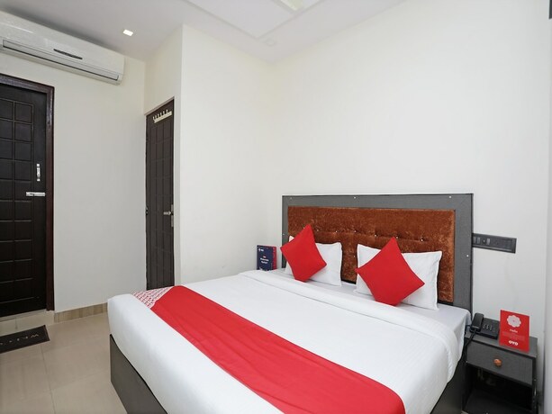 Imagen de la habitación del Hotel Oyo 14468 Divine Ganges. Foto 7