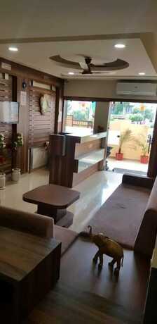 Imagen del bar/restaurante del Hotel Oyo 14593 Shree Vatika Smart Rooms. Foto 6
