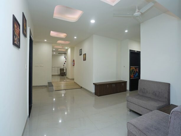 Imagen de los interiores del Hotel Oyo 14593 Shree Vatika Smart Rooms. Foto 32