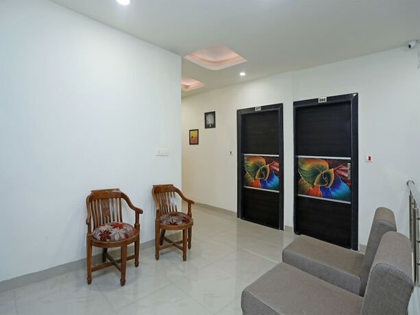 Imagen de los interiores del Hotel Oyo 14593 Shree Vatika Smart Rooms. Foto 38