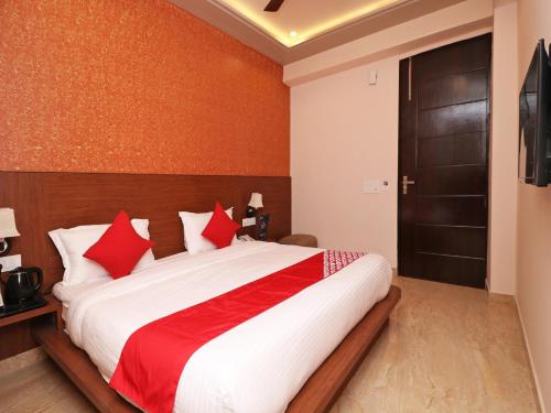Imagen de la habitación del Hotel Oyo 14766 Pacify Hills. Foto 8