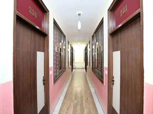 Imagen de los interiores del Hotel Oyo 15067 Ashoka. Foto 33
