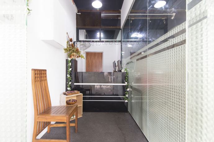 Imagen de los interiores del Hotel Oyo 157 Norbu. Foto 16
