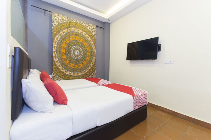 Imagen de la habitación del Hotel Oyo 157 Norbu. Foto 11
