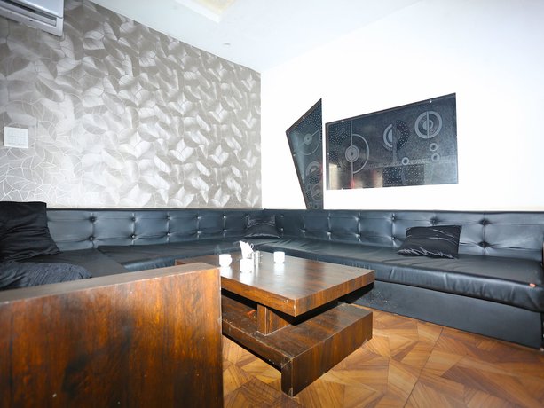Imagen de los interiores del Hotel Oyo 15994 Bullet Inn and Lounge. Foto 20