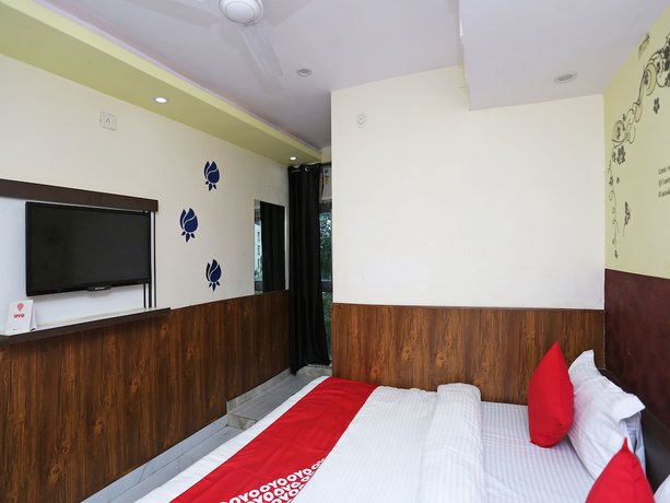 Imagen de la habitación del Hotel Oyo 15994 Bullet Inn and Lounge. Foto 11