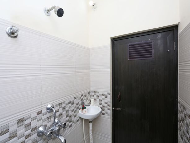 Imagen de la habitación del Hotel Oyo 15994 Bullet Inn and Lounge. Foto 17