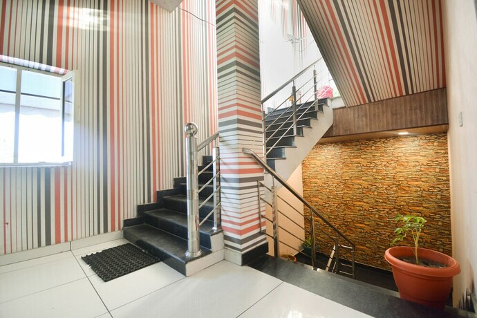 Imagen de los interiores del Hotel Oyo 16515 Bombay Residency. Foto 31