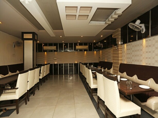 Imagen del bar/restaurante del Hotel Oyo 1671 Sundaram. Foto 18