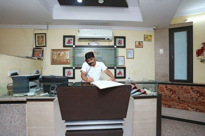 Imagen de los interiores del Hotel Oyo 16782 Shree Ganesh and Restaurant. Foto 19