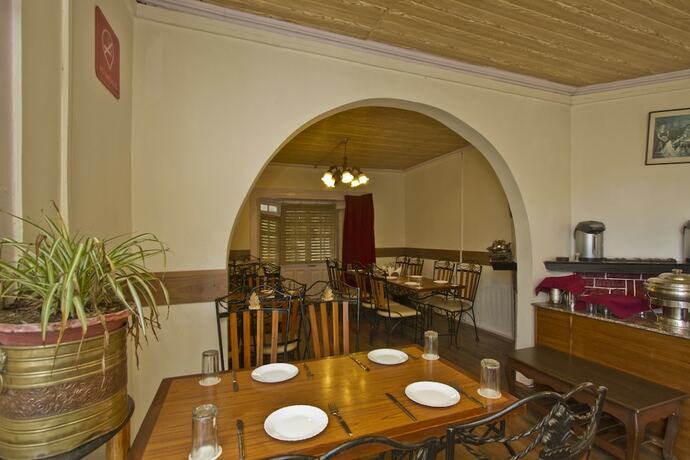 Imagen del bar/restaurante del Hotel Oyo 1706 The Alpine Heritage Residency. Foto 6