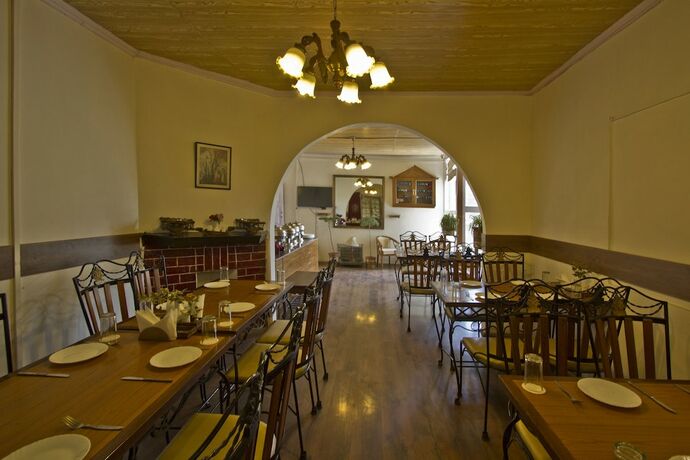 Imagen del bar/restaurante del Hotel Oyo 1706 The Alpine Heritage Residency. Foto 7