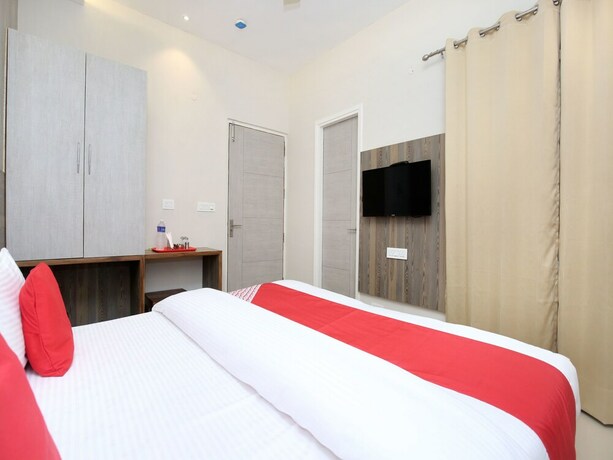 Imagen de la habitación del Hotel Oyo 17199 Clg Grand. Foto 23
