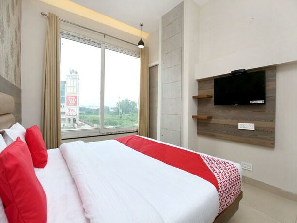 Imagen de la habitación del Hotel Oyo 17199 Clg Grand. Foto 28