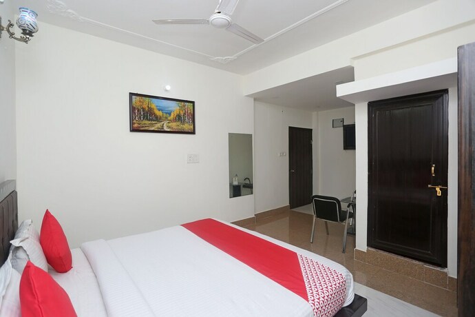 Imagen de la habitación del Hotel Oyo 18301 A-one. Foto 14