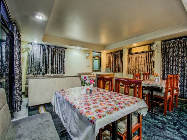 Imagen del bar/restaurante del Hotel Oyo 18320 Utsav. Foto 2