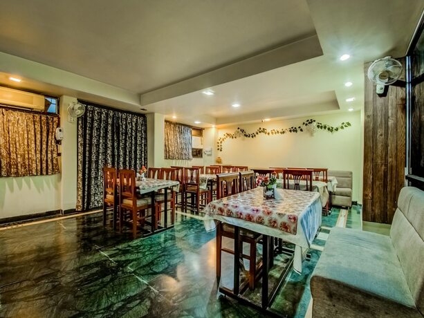 Imagen del bar/restaurante del Hotel Oyo 18320 Utsav. Foto 3