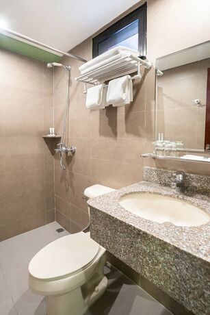 Imagen de la habitación del Hotel Oyo 196 Destiny Hotel. Foto 3