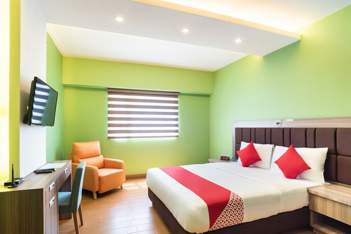 Imagen de la habitación del Hotel Oyo 196 Destiny Hotel. Foto 4