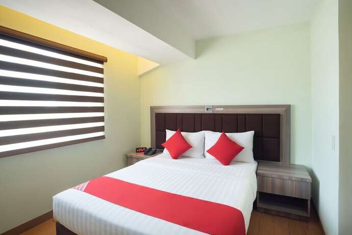 Imagen de la habitación del Hotel Oyo 196 Destiny Hotel. Foto 8