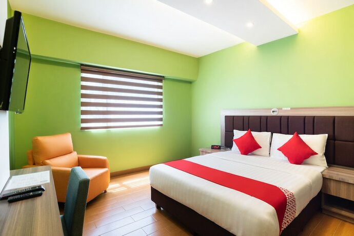 Imagen de la habitación del Hotel Oyo 196 Destiny Hotel. Foto 10