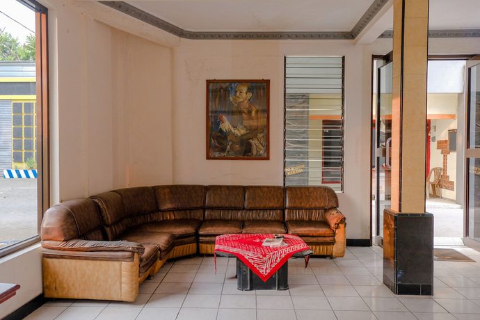 Imagen de los interiores del Hotel Oyo 1971 Dewi. Foto 17