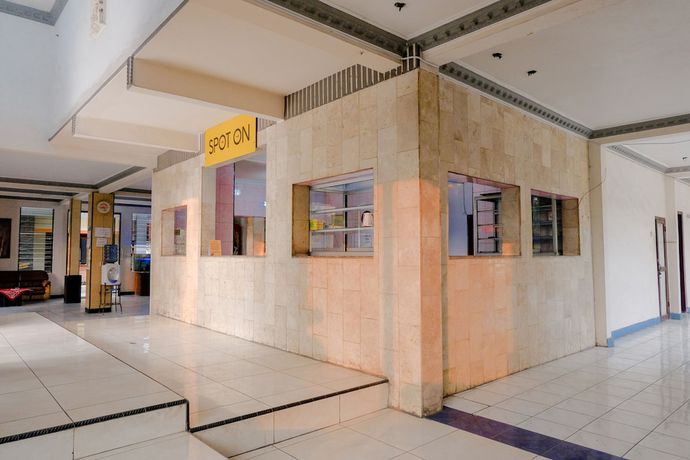 Imagen de los interiores del Hotel Oyo 1971 Dewi. Foto 20