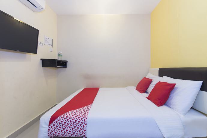 Imagen de la habitación del Hotel Oyo 220 Sri Maluri. Foto 8