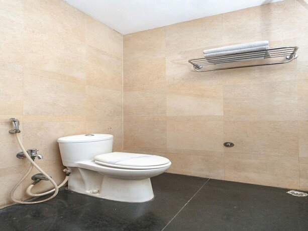 Imagen de la habitación del Hotel Oyo 22074 Siri Elite. Foto 9