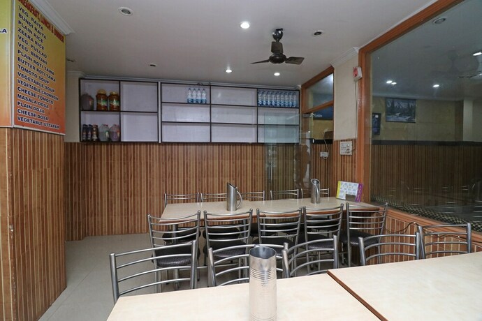 Imagen del bar/restaurante del Hotel Oyo 22242 Maa Rudrani Resort. Foto 19