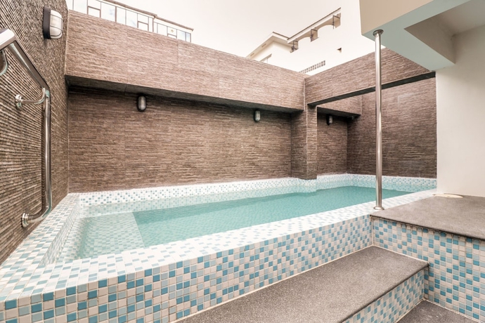 Imagen de la piscina del Hotel Oyo 225 Premier Place. Foto 19