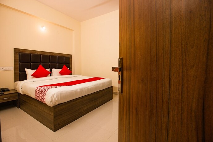 Imagen de la habitación del Hotel Oyo 23191 Flagship Raj Madan. Foto 6