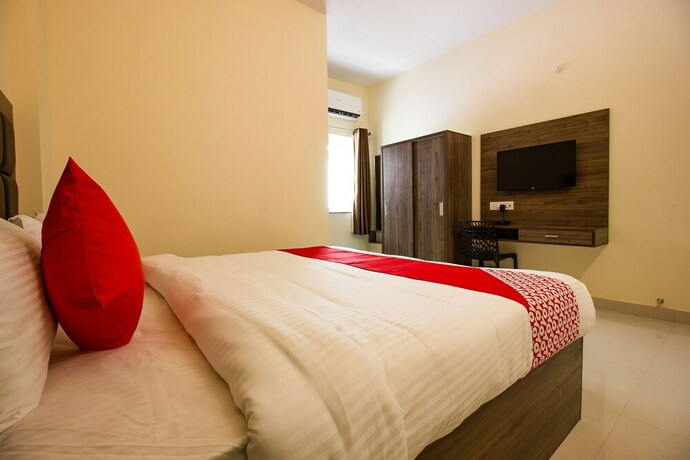 Imagen de la habitación del Hotel Oyo 23191 Flagship Raj Madan. Foto 9