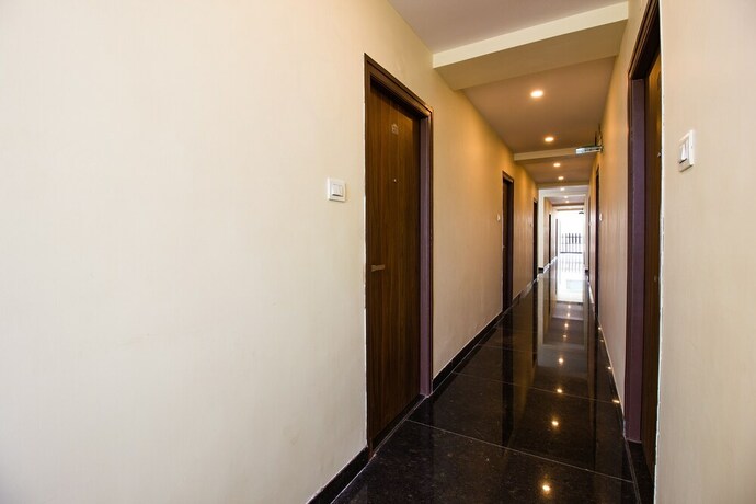 Imagen de los interiores del Hotel Oyo 23191 Flagship Raj Madan. Foto 20