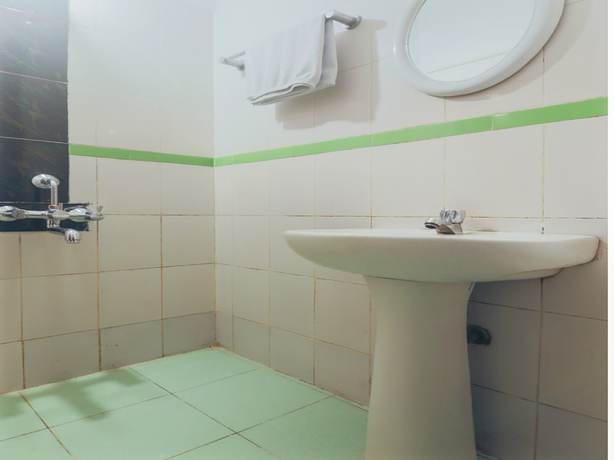 Imagen de la habitación del Hotel Oyo 23304 Shiva. Foto 16