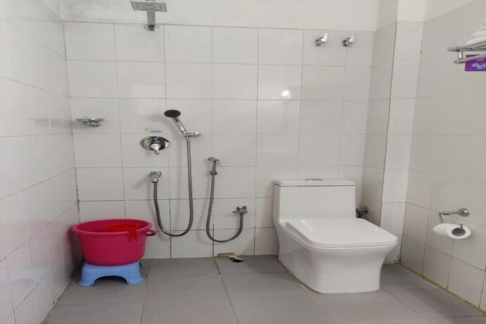 Imagen de la habitación del Hotel Oyo 2402 Highwinds. Foto 10