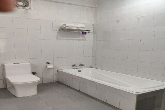 Imagen de la habitación del Hotel Oyo 2402 Highwinds. Foto 16
