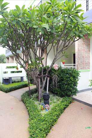Imagen de los exteriores del Hotel Oyo 242 Baan Noppadol Hua Hin Resort. Foto 13