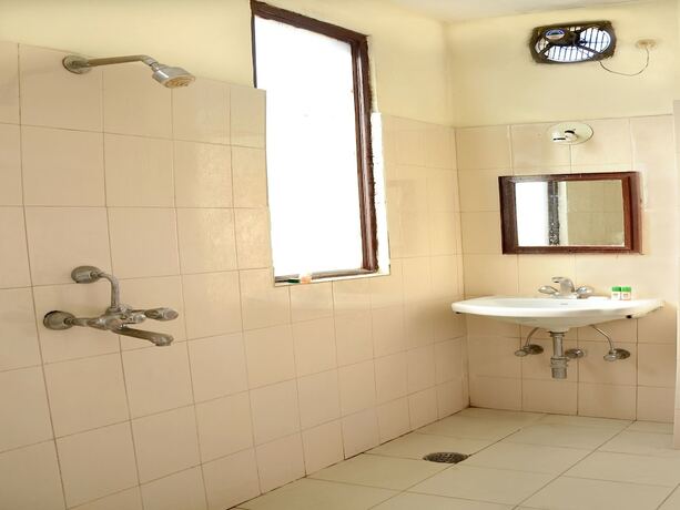 Imagen de la habitación del Hotel Oyo 3071 Kamesh Hut. Foto 8
