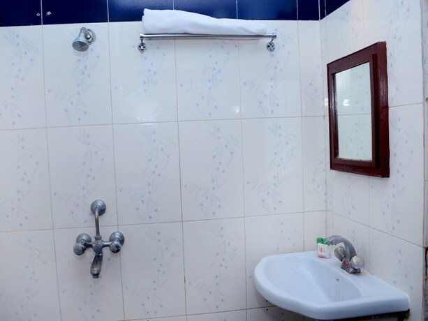 Imagen de la habitación del Hotel Oyo 3071 Kamesh Hut. Foto 10