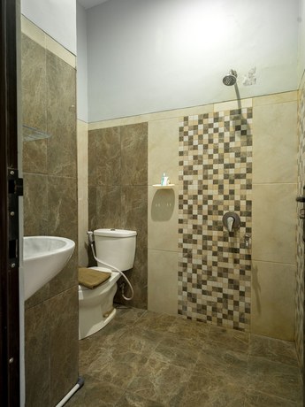 Imagen de la habitación del Hotel Oyo 342 De'kayakini. Foto 11