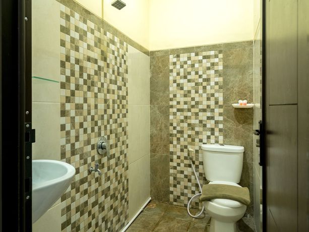 Imagen de la habitación del Hotel Oyo 342 De'kayakini. Foto 15