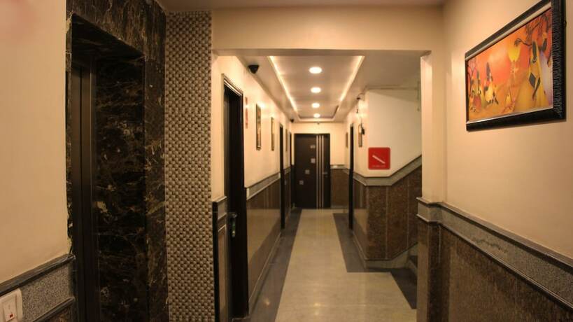 Imagen de los interiores del Hotel Oyo 3971 Tip Top. Foto 15