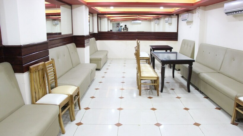 Imagen de los interiores del Hotel Oyo 3971 Tip Top. Foto 16