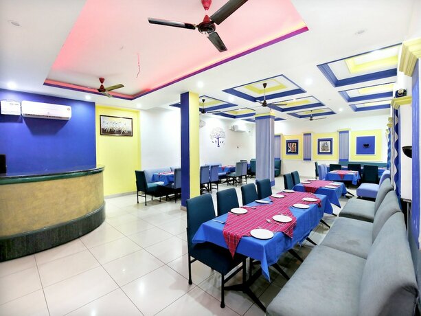 Imagen del bar/restaurante del Hotel Oyo 4256 Rajmahal. Foto 20